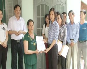 Bàn giao nhiều nhà tình thương, nhà đồng đội