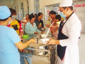 Chia sẻ với bệnh nhân nghèo trong dịp Tết