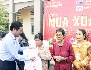 ​Ấm áp tình xuân