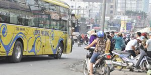 ​Cận tết, xe khách đón, trả khách lộn xộn