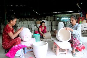 Gỡ khó cho nghề gốm truyền thống
