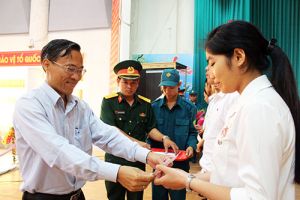 Những “bóng hồng” tình nguyện vào quân ngũ