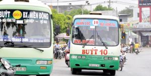 ​Hồi hộp với xe buýt chạy ẩu