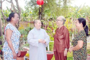 Phụ nữ tôn giáo sống “tốt đời, đẹp đạo”