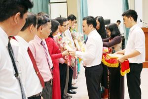Gắn công tác Đảng với nhiệm vụ sản xuất - kinh doanh