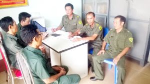 ​Công an ấp tận tụy với dân