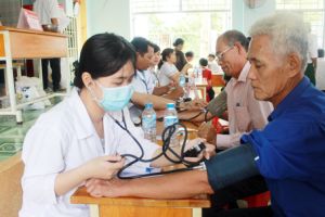 ​Giảm muối trong khẩu phần ăn để khỏe hơn
