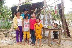 ​Mưa lốc làm 1 căn nhà tốc mái