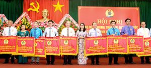 Đẩy mạnh các phong trào thi đua yêu nước trong CNVCLĐ