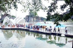 Nghỉ lễ 30-4 và 1-5: Khách tham quan, du lịch tăng cao