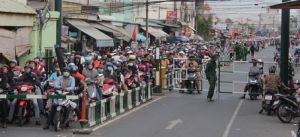 ​Kết thúc kỳ nghỉ lễ, đường sá đông đúc phương tiện