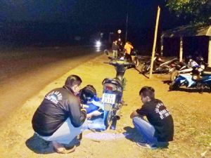 Hỗ trợ người dân trong đêm tối