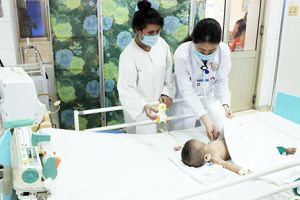 ​Phía sau những ca mổ tim