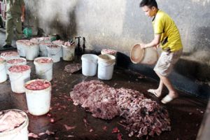 ​Phát hiện cơ sở nấu mỡ động vật mất vệ sinh