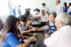 ​Khám, cấp thuốc miễn phí cho hàng trăm người dân