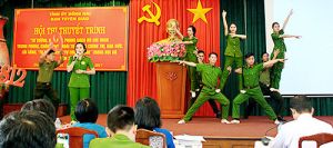 Đẩy mạnh học tập và làm theo gương Bác