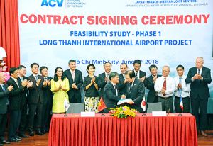 Ký kết hợp đồng khảo sát và lập báo cáo nghiên cứu khả thi sân bay Long Thành
