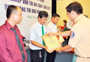 ​An toàn trên từng cây số