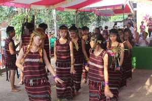 Bản sắc văn hóa qua trang phục các dân tộc