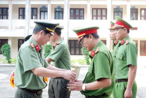 ​​​Khen thưởng 1 tập thể và 5 cá nhân phá nhanh trọng án
