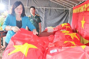 ​Mong được đón các anh về...