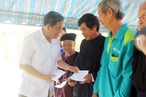 ​Hỗ trợ người nghèo vươn lên