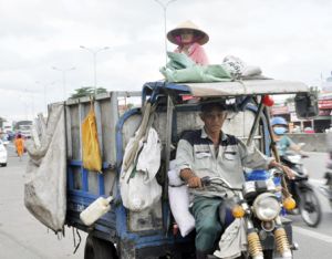 ​Vất vả nghề thu gom rác