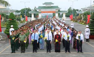 Viếng Nghĩa trang Liệt sĩ nhân 71 năm Ngày Thương binh - liệt sĩ