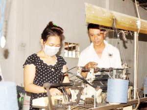 ​Vượt khó, giúp đời