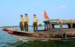 Chung tay bảo vệ môi trường hồ Trị An
