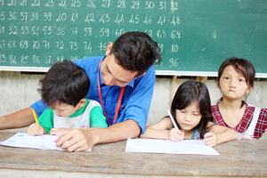 ​Áo xanh tình nguyện giữa rừng già