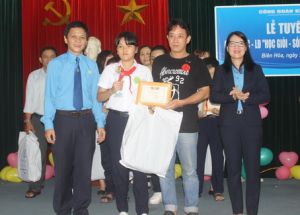 ​Tỏa hương những bông hoa học giỏi, sống tốt