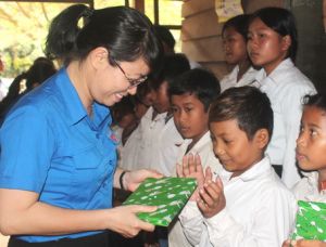 ​Tô thắm màu áo xanh thanh niên