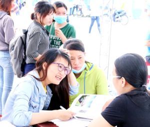 ​Hơn 1 ngàn người tham gia sàn giao dịch việc làm lưu động