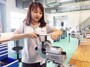 Bỏ học đại học Kinh tế để đi học nghề