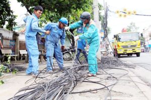 ​Gỡ bỏ “mạng nhện” trên đường
