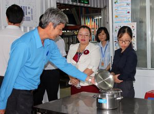 Nâng chất bữa ăn ca của người lao động