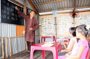 ​Người gieo chữ nơi làng bè