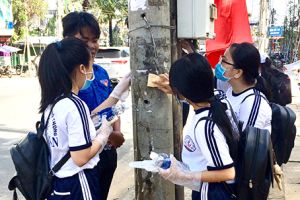 ​Quảng cáo nhếch nhác: Bao giờ hết dọn - dán?