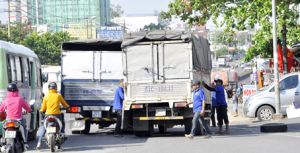 ​Tai nạn vì dừng, đậu xe không an toàn