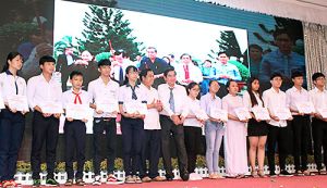 Nâng bước học trò nghèo