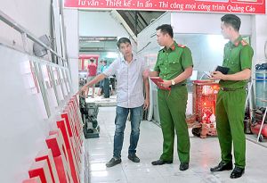 Nguy cơ cháy nổ từ các biển quảng cáo