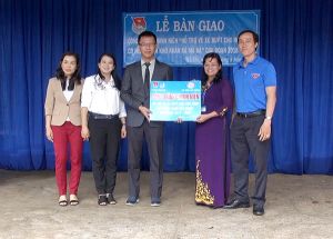 ​Hỗ trợ vé xe buýt cho học sinh Mã Đà