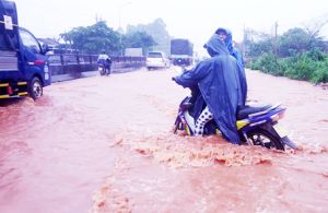 ​Vì sao quốc lộ 1 đoạn qua xã Xuân Thạnh (huyện Thống Nhất) hay bị ngập lụt?