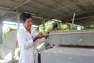 ​Hơn 40 năm giữ nghề điêu khắc đá