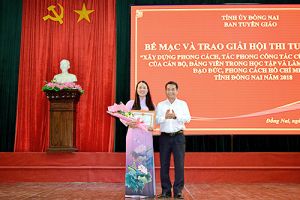 Thí sinh Phạm Thị Nam đoạt giải nhất hội thi Tuyên truyền học tập và làm theo Bác