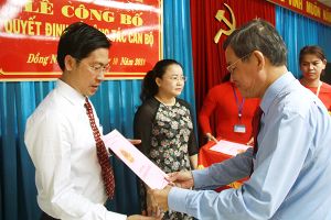 Công bố quyết định của UBND tỉnh về công tác cán bộ
