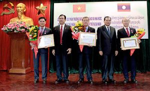 Các tập thể và cá nhân Đồng Nai đón nhận phần thưởng cao quý của Đảng và Nhà nước Lào