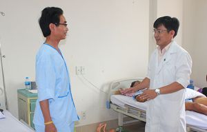 ​Bắt vít qua da chữa trị thoát vị đĩa đệm cột sống