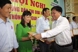 ​Khen thưởng nông dân trong thi đua xây dựng nông thôn mới